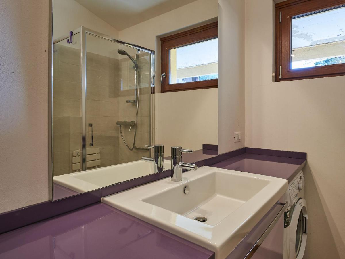 Apartment Hermitage-19 By Interhome Porto Valtravaglia Exteriör bild